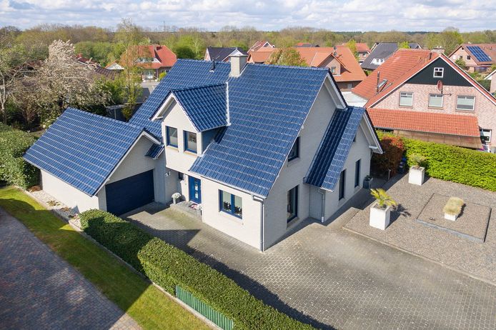 zondag zonde gebroken Vrijstaande villa met zwembad kopen? Net over de grens vragen ze nog geen 4  ton... | Wonen | destentor.nl