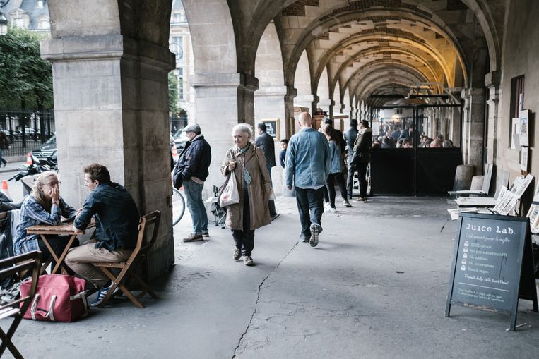 Malkovich, flanerend door Parijs: 