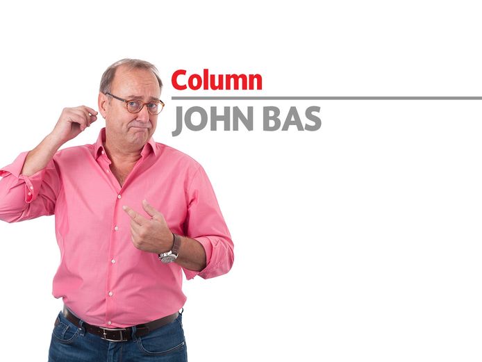 Columnist John Bas heeft zijn stem al uitgebracht bij een vrouwenfront in het dorpshuis.