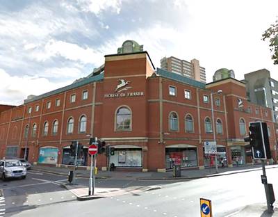 Seksende senioren betrapt op openbaar toilet in Brits winkelcentrum