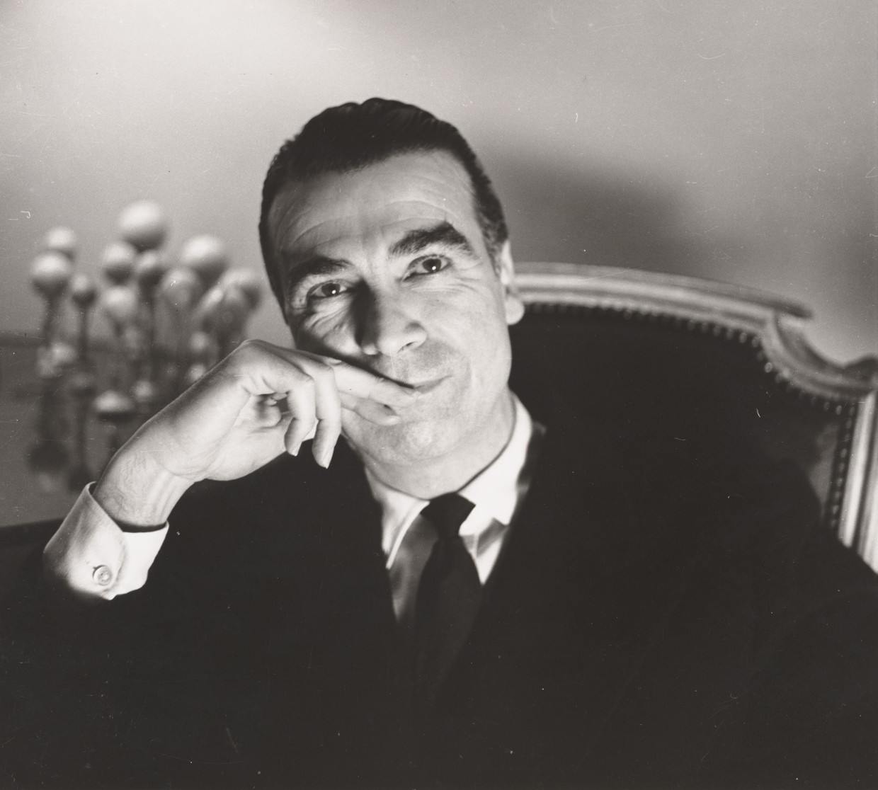 Cristóbal Balenciaga in 1946. Beeld Center for Creative Photography, Arizona Board of Regents