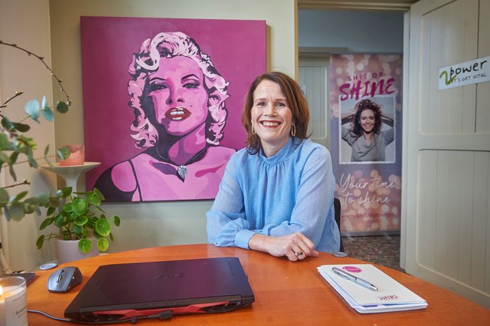 Elsbeth Slippens op haar kantoor  in Veghel.