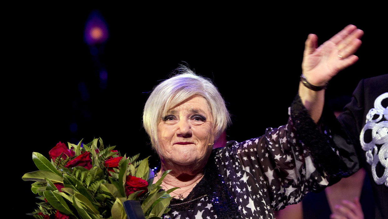 Actrice Nelly Frijda op het podium na afloop van haar allerlaatste optreden. Beeld ANP Kippa