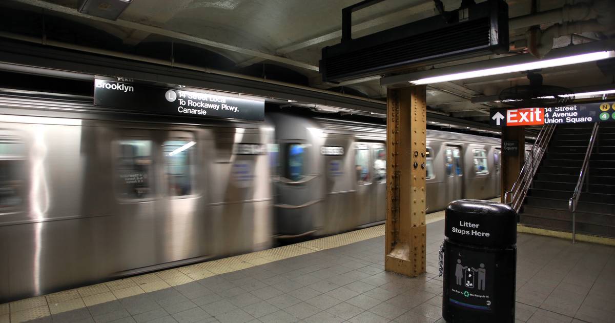 Brutal attack in New York: Woman paralyzed after man shoves her head into moving subway |  outside