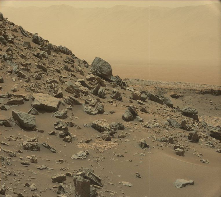 Een recent en zeer gedetailleerd beeld van het Marsoppervlak, gemaakt door de Marsrover Curiosity. Beeld AFP