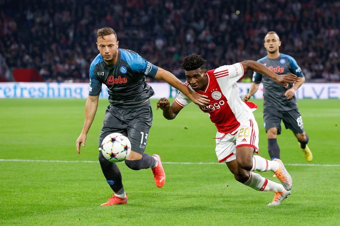 Mohammed Kudus in actie tegen Napoli in de Johan Cruyff Arena. Ook in Napels kan de spits op een basisplaats rekenen.