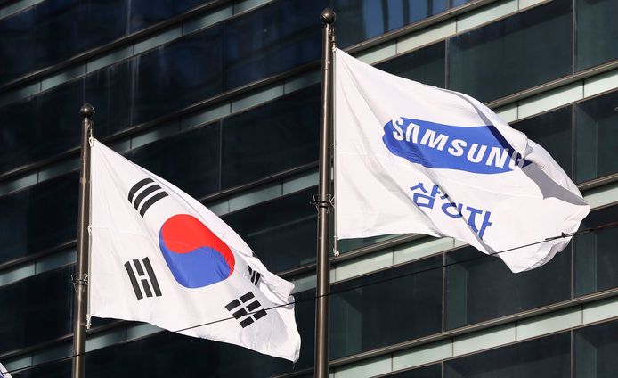 De vlaggen van Zuid-Korea en Samsung in Seoul.