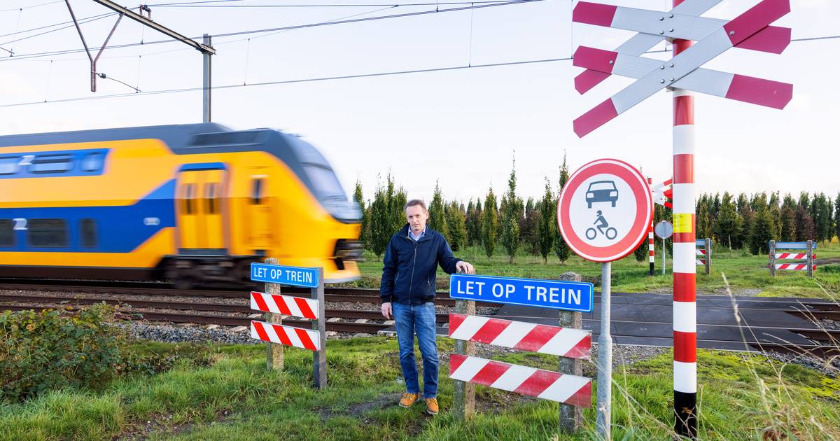Onbewaakte overweg in Biezenmortel moet openblijven volgens ruiters: ‘omrijden is gevaarlijker’