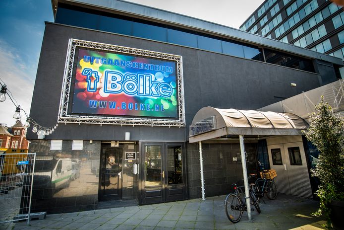 Met de verkoop van ‘t Bölke verdwijnt er niet alleen een populaire club voor LHBTI+’ers en hun vrienden. Ook de organisatoren van VroegZat, Remember The Time en Broodje Aap staan ineens voor een uitdaging. Waar gaan zij nu hun feesten houden?