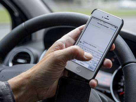 49 rijbewijzen ingetrokken in Brugge voor gebruik gsm achter het stuur: “Controles blijken meer dan nodig”