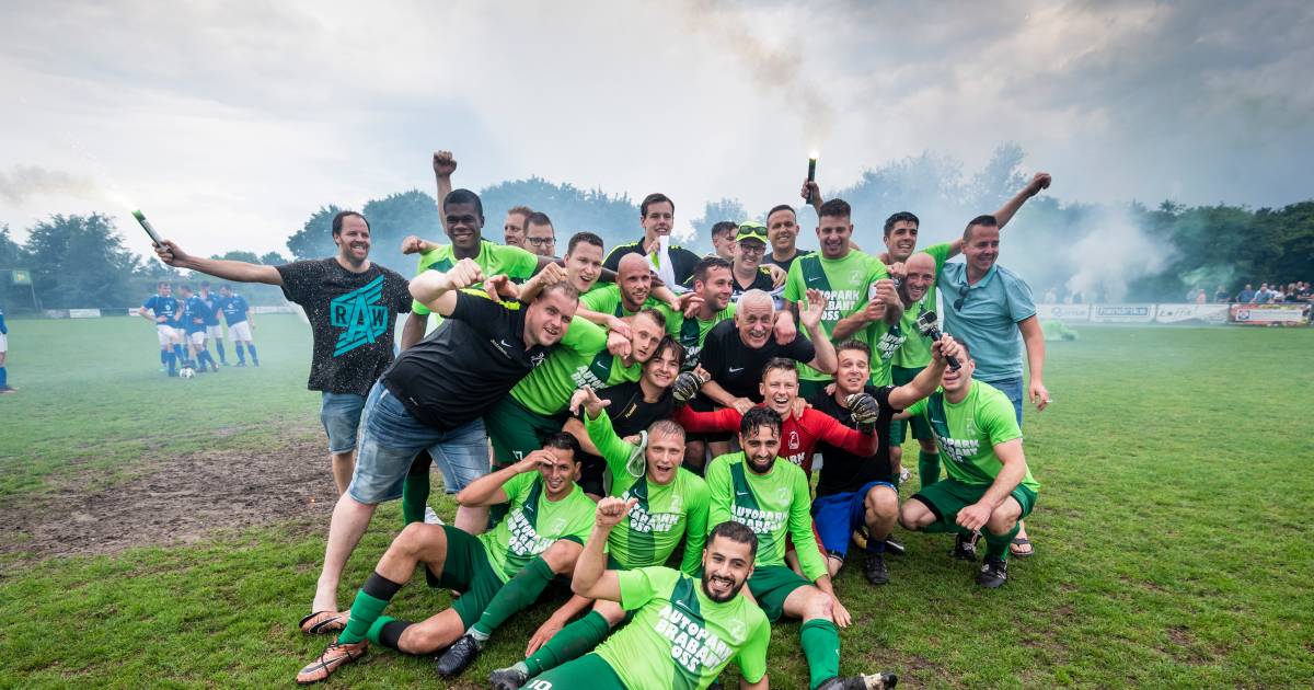 FC Schadewijk viert feest na behalen van kampioenschap