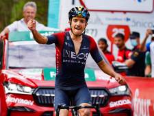 Richard Carapaz verslaat Wilco Kelderman op slotklim, Remco Evenepoel ook na val ongenaakbaar