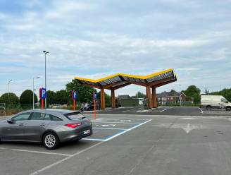 Gratis ijsjes om opening snellaadstation op carpoolparking E40 te vieren