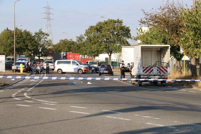 Politie Aalst gaat streng optreden tegen parkeren aan RVA – Goeiedag