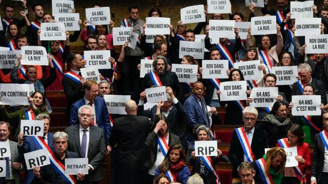 Franse regering overleeft moties van wantrouwen: pensioenhervormingen gaan door