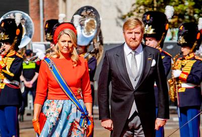 Koning Willem-Alexander en Máxima voor het eerst uitgejouwd: “Zelfs de grootste Oranjefan vindt zijn keuzes verkeerd”