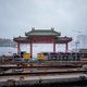 De poort van Sea Palace wordt gesloopt