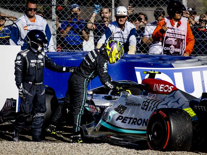 Hamilton è uscito di pista.