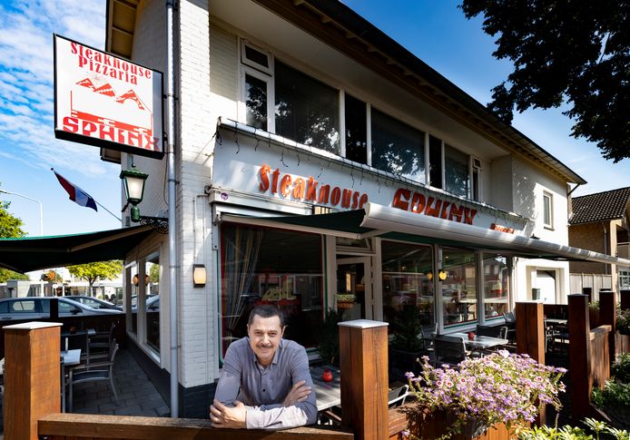 Khaled Elgamal  sluit na 21 jaar zijn restaurant Sphinx  in Someren.