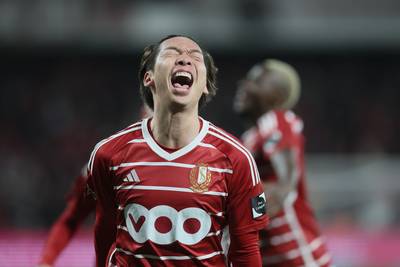 Une volée splendide de Kawabe et un match référence: le Standard séduit et se rassure face à un Genk décevant