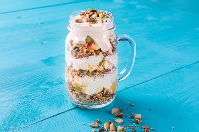 Yoghurt met zelfgemaakte perengranola