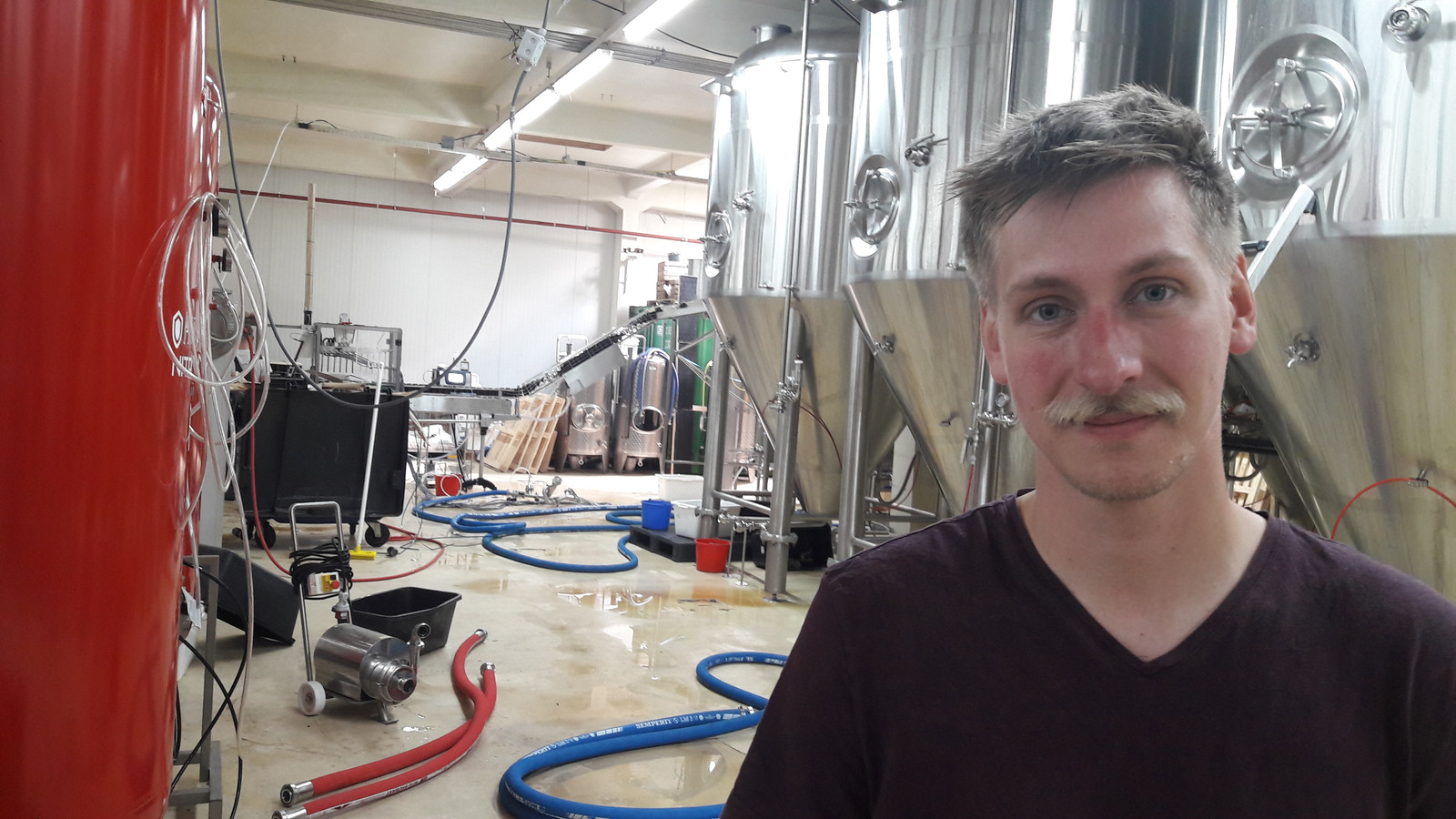 Roel Buckens, eigenaar van brouwerij Frontaal, in het Faam-gebouw in Breda.