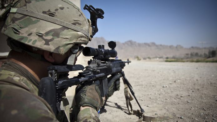 Een scherpschutter maakte de beul op een kilometer afstand af met een welgemikte kogel door het hoofd.