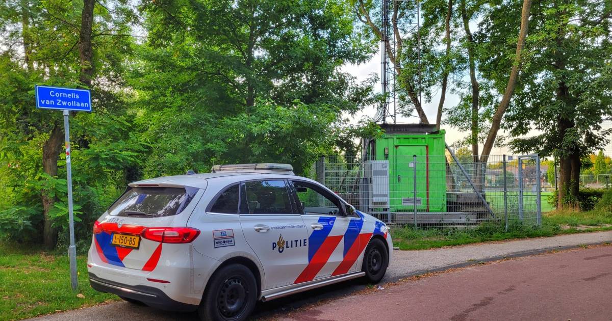 Nieuwe zendmast van KPN in Park Randenbroek vat vlam: politie gaat uit van brandstichting