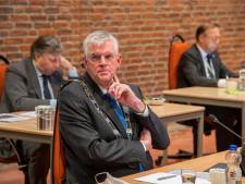 Opgestapte burgemeester Baars krijgt zonder weerwoord zwartepiet in hoofdpijndossiers Ermelo