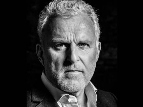 Een leven lang streed Peter R. de Vries tegen onrecht, tot het hemzelf trof