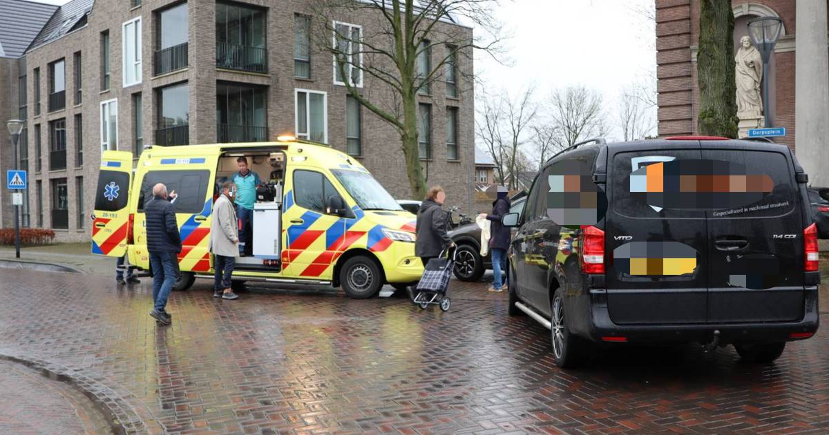 Voetganger raakt gewond door botsing met auto bij weekmarkt in Waspik.
