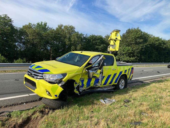 Auto Rijkswaterstaat aangereden op N33 bij Assen Assen AD.nl