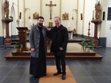 Roemeense gelovigen nemen kerk Megen over, alleen  stoelen hoeven eruit