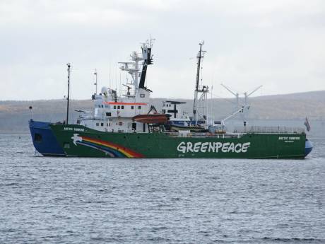 Les charges contre l'équipage de Greenpeace ont été réduites