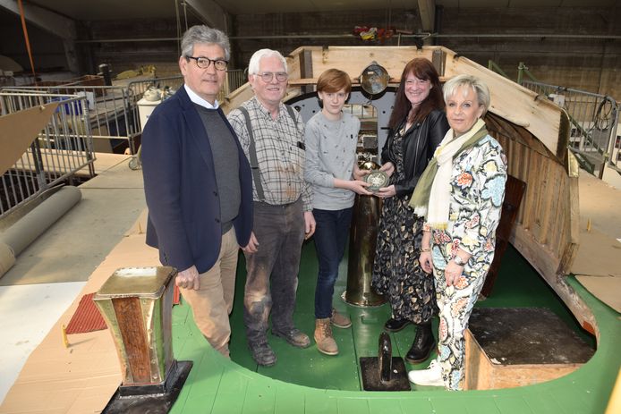 Burgemeester Geert Vanden Broucke, Gilbert Allewerelt, Kim Allewerelt, Linda Dugardein en schepen Ann Gheeraert
