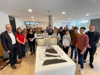 Jongeren uit onthaalklassen tonen in bibliotheek dat ze meer zijn dan het label dat ze opgespeld krijgen 