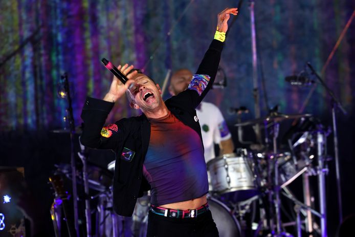 Chris Martin treedt op in Londen.