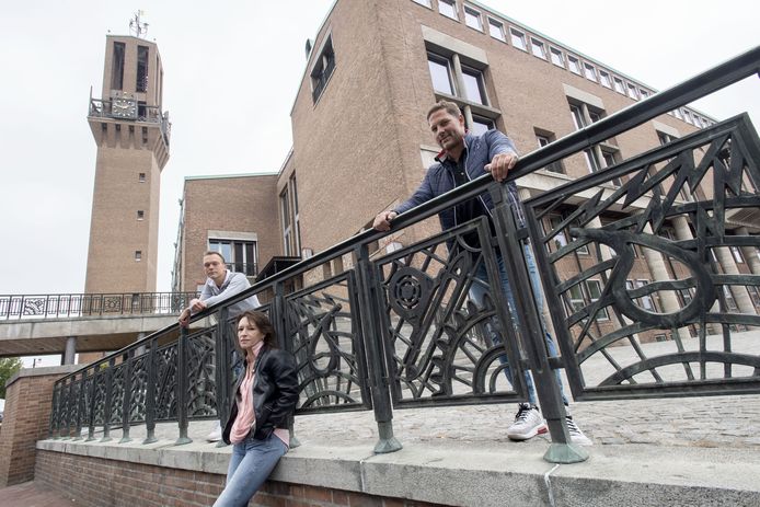 Uitbaters Sander Leurink, Daniëlle Boom en Mart Groenman (van links naar rechts), over een half jaar coronamaatregelen in de Hengelose horeca en het uitgaansleven.