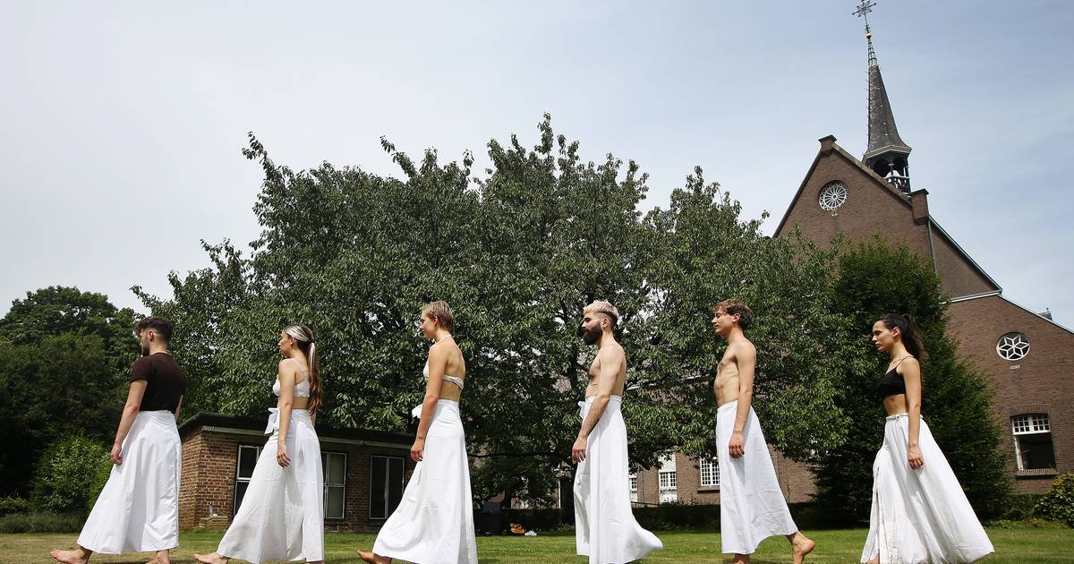 Dansers tonen hun knokige knieën in Het Klooster Breda