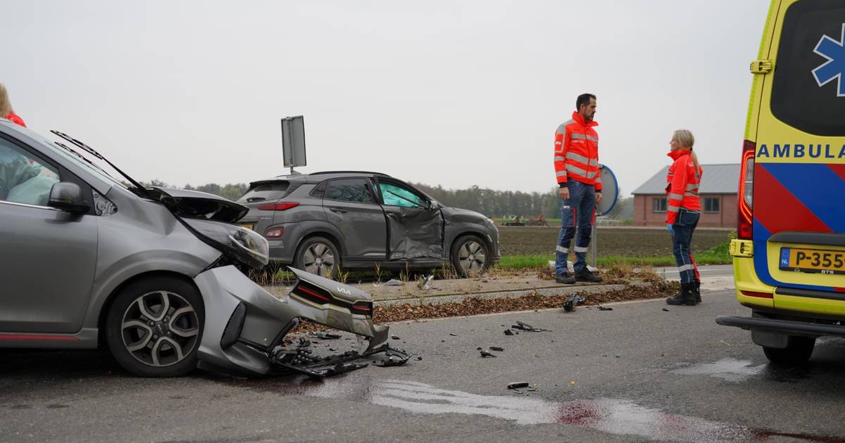 Drie mensen gewond na botsing op berucht kruispunt in Wervershoof