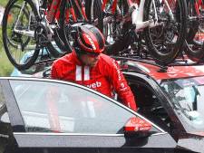 Dumoulin stapt dag na zware val alsnog uit Giro met pijnlijke knie