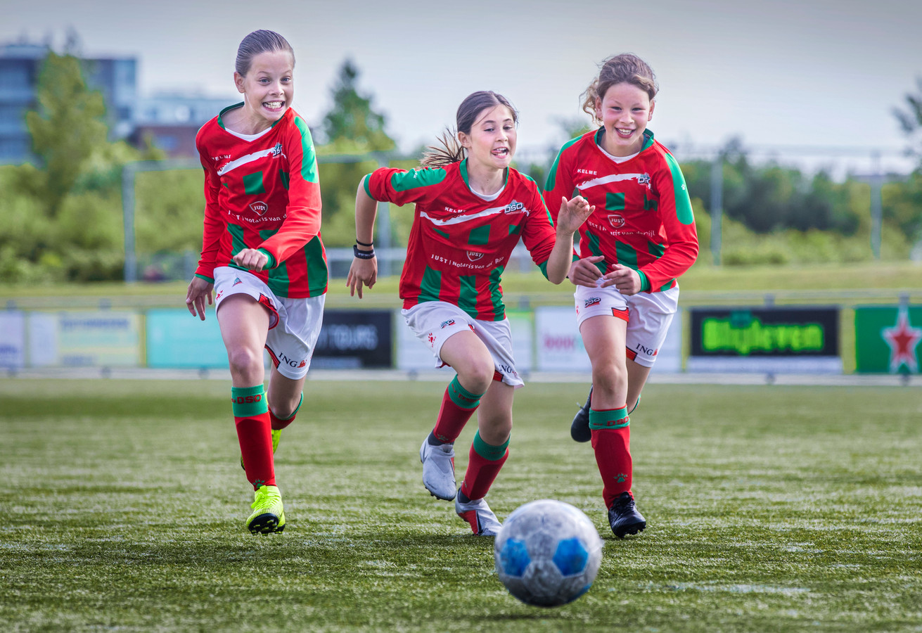 Jonge Leeuwinnen klaargestoomd op Zoetermeerse voetbalvelden