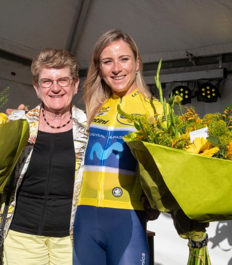 Heldenonthaal voor Tourwinnaar Annemiek van Vleuten in Wageningen
