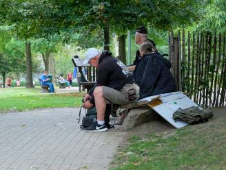 Stad neemt maatregelen tegen onveiligheid en overlast in Hallepoortpark: “Ze doen hun gevoeg voor onze deur”