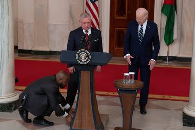 Biden désorienté lors d'une allocution commune avec le roi de Jordanie: “Le monde se moque des États-Unis”