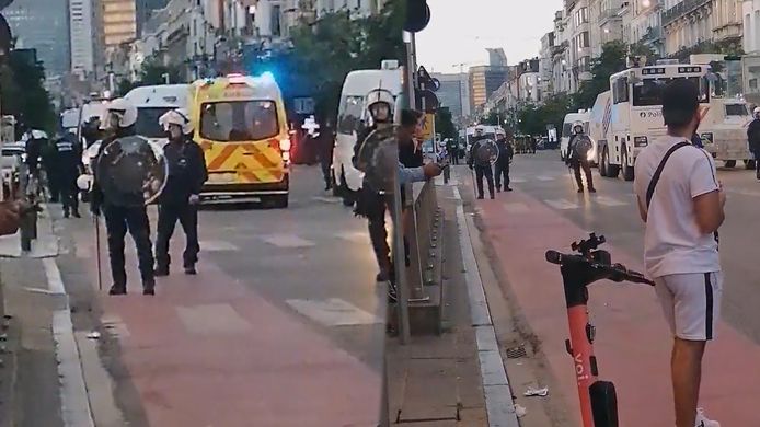De onlusten in Brussel-centrum ontstonden nadat er een wagen in brand gestoken werd.