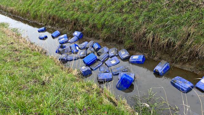 Grote hoeveelheid drugsvaten gedumpt in Hank