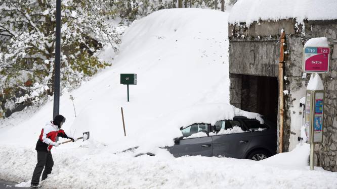 Noodweer gijzelt Europa: stormen en overvloedige sneeuw zorgen voor zware ravage, al zeker 12 doden