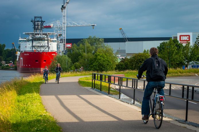 Royal IHC in Kinderdijk krijgt er een concurrent bij in Amsterdam. ,,We wensen iedereen alle succes toe’’, zegt een woordvoerder van het bedrijf.