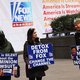 ‘Fox News-baas geeft toe dat zender claims Trump over verkiezingsfraude steunde’